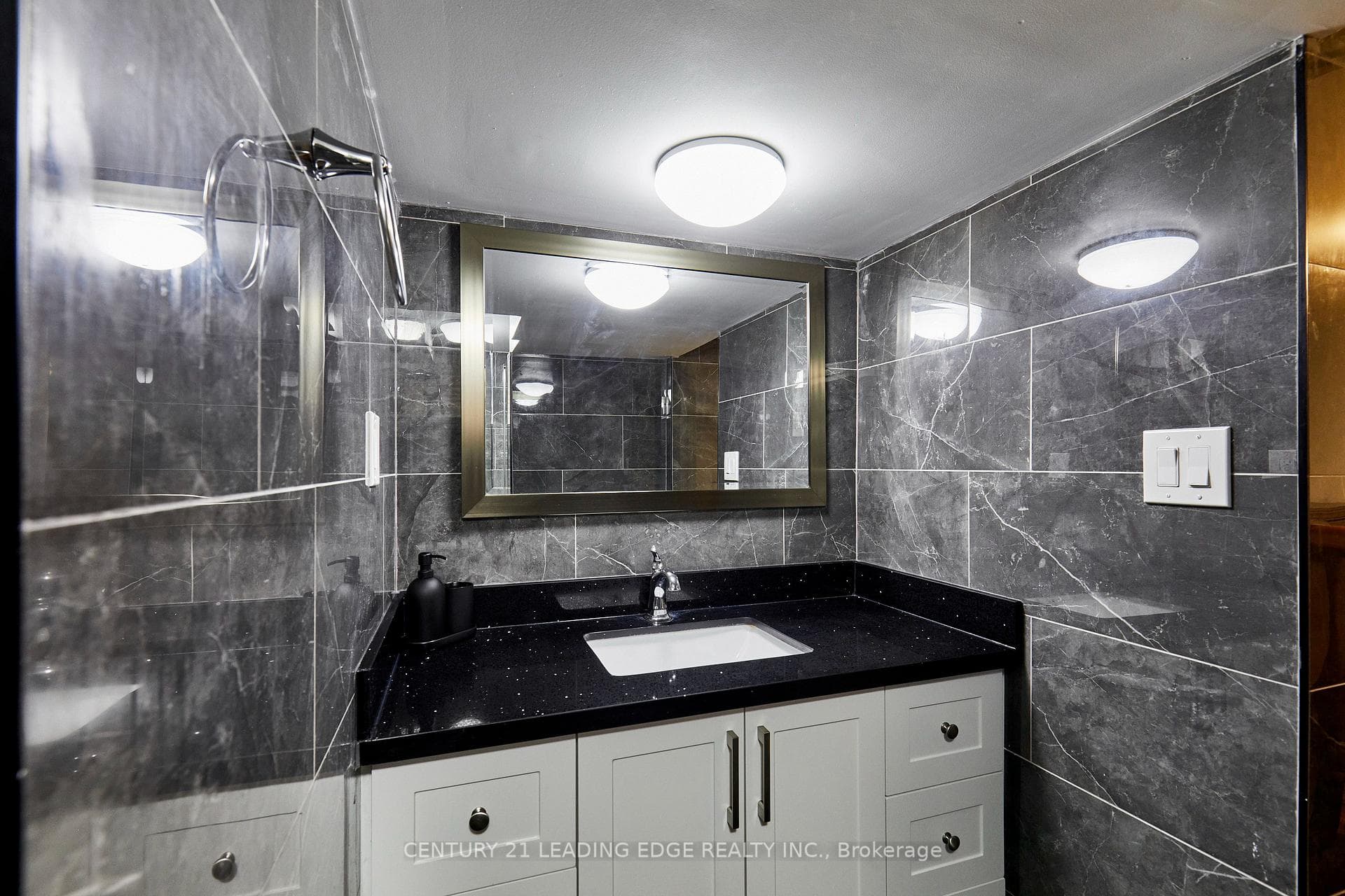16 McCowan Road photo 31