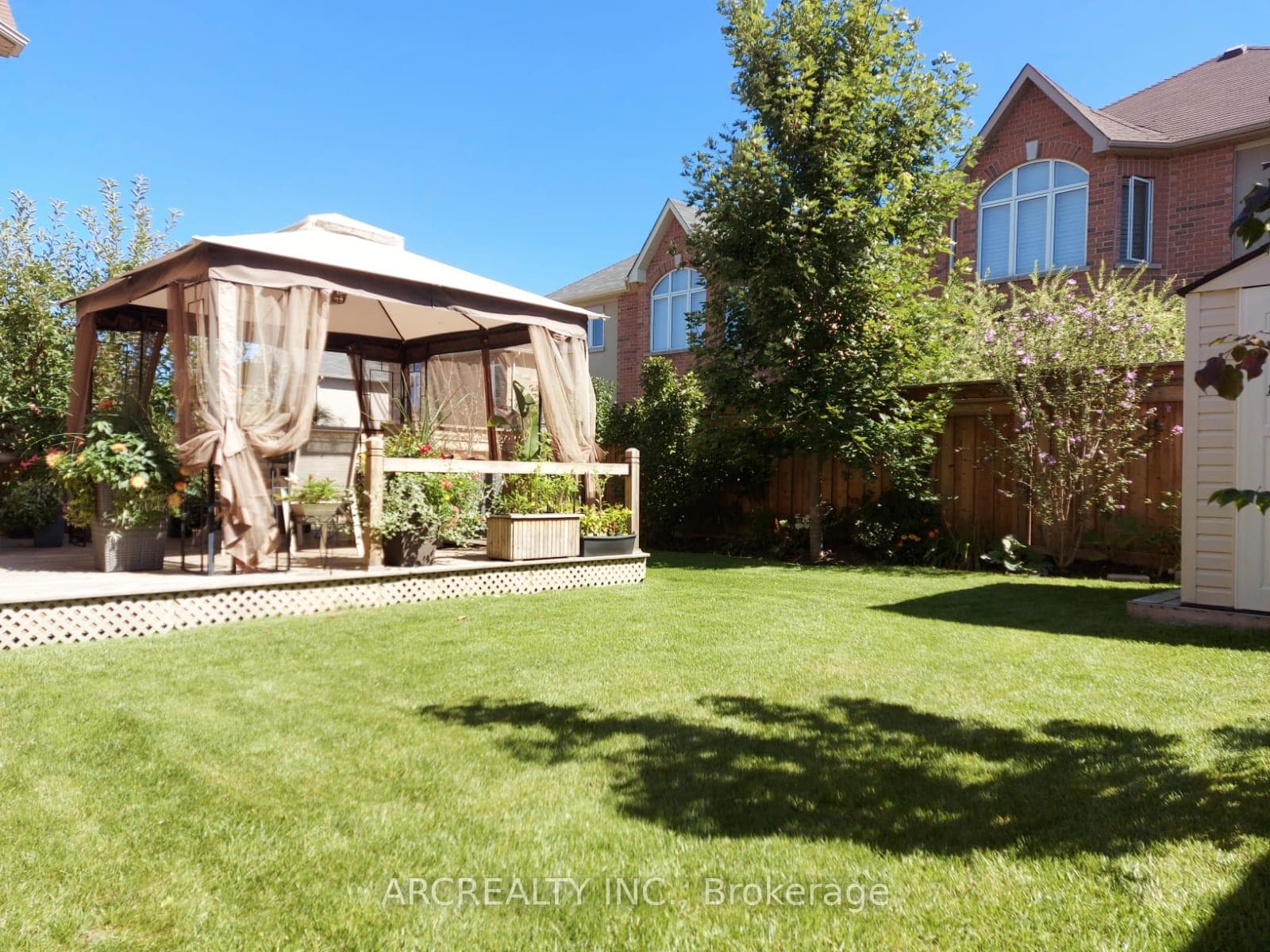 96 Isernia Crescent photo 21