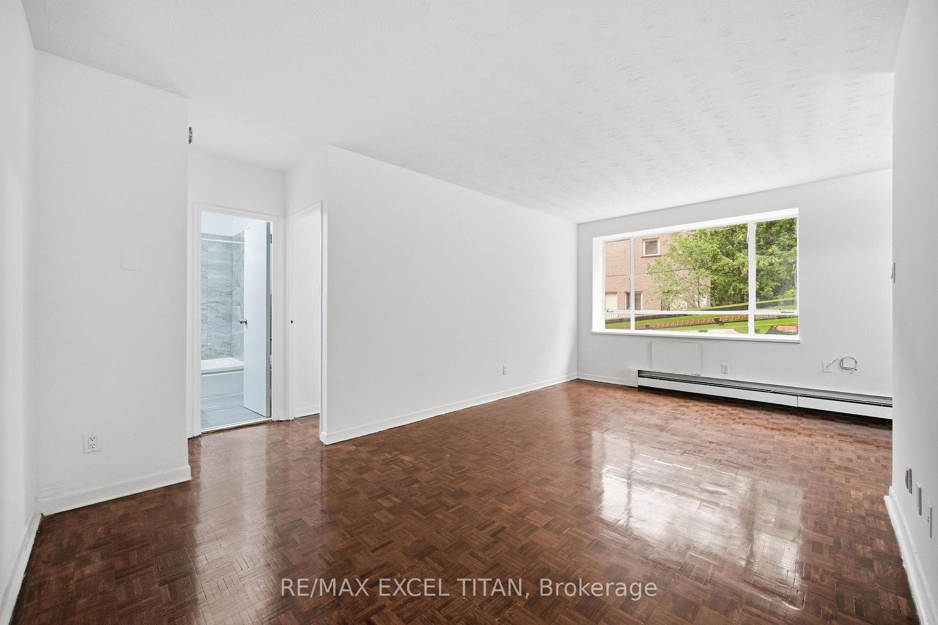 2895 Bathurst Street Unit 108 photo 4