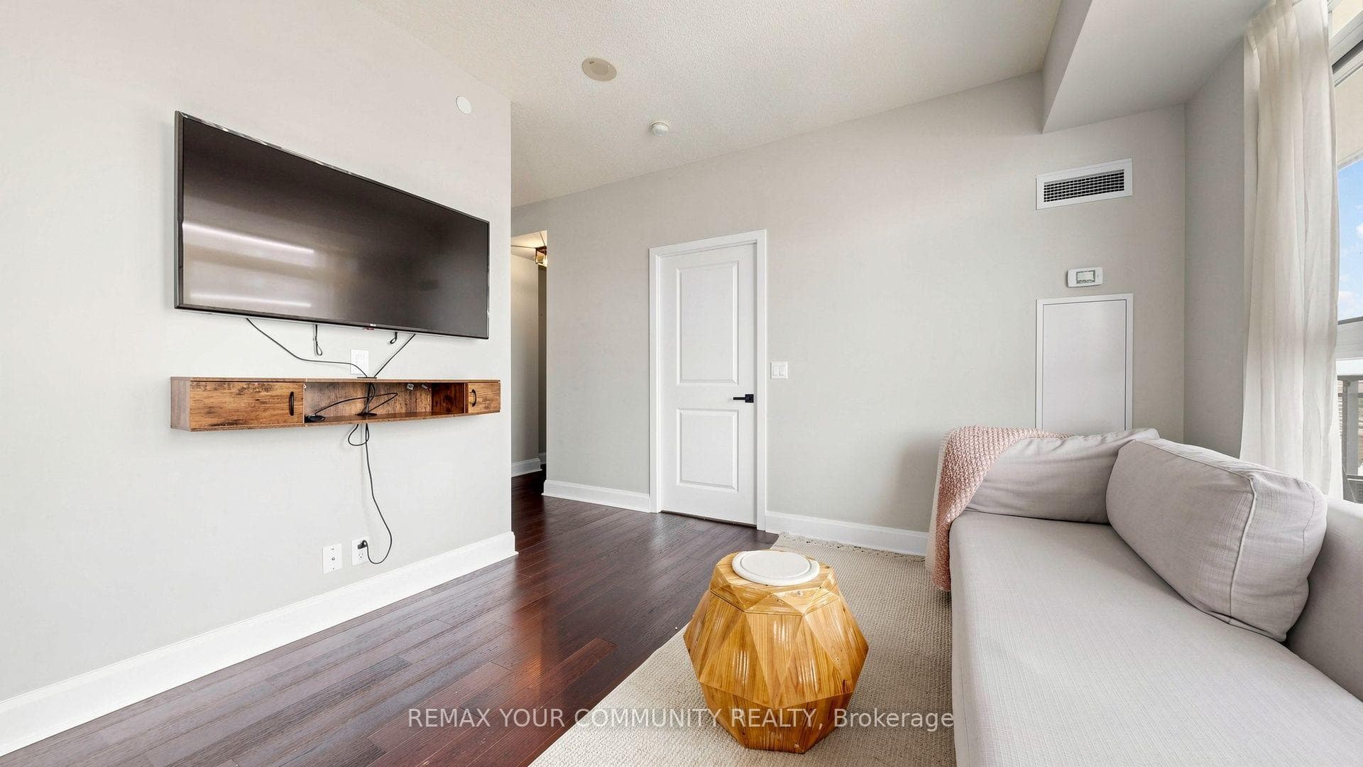 33 Shore Breeze Drive Unit 1408 photo 4