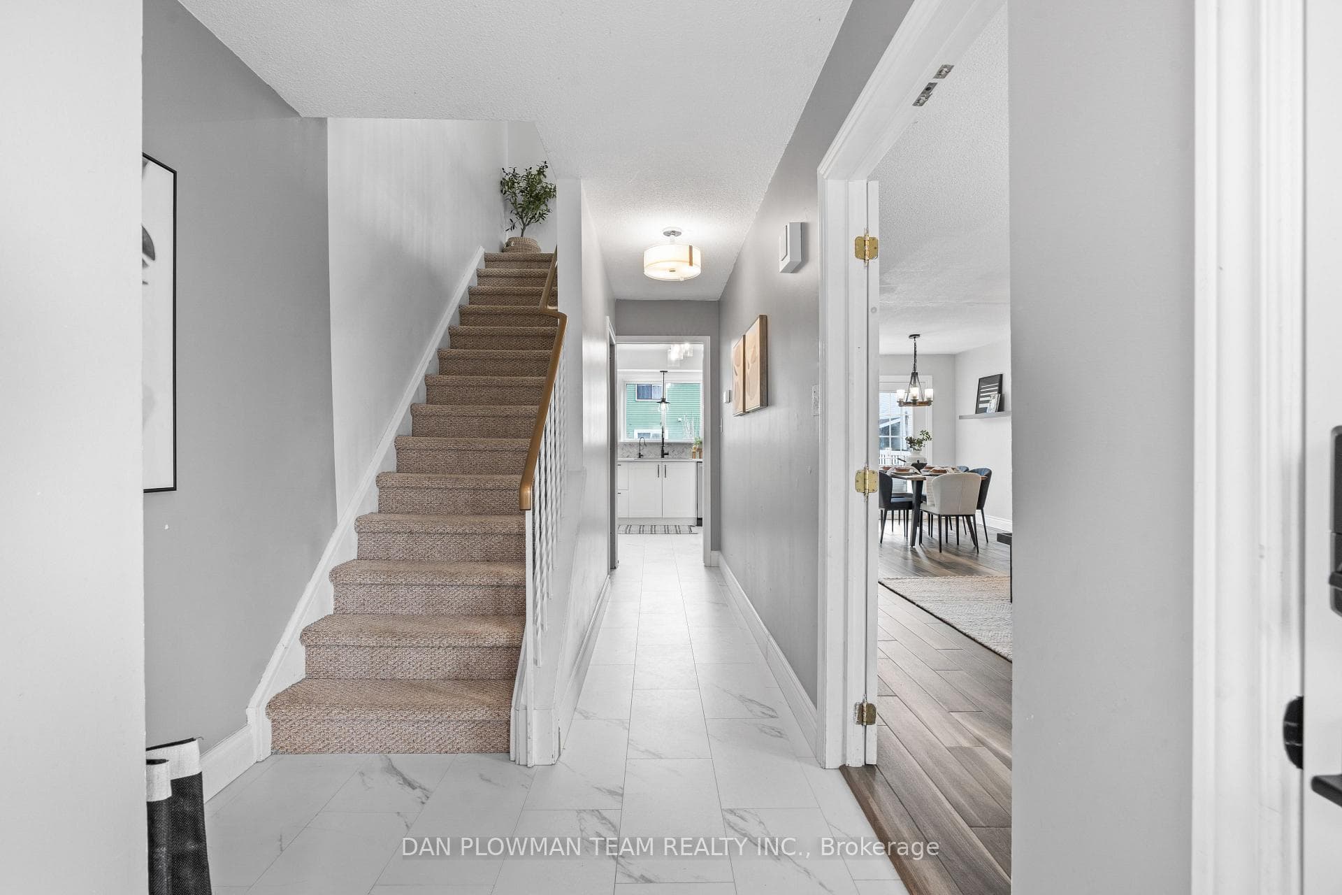 1262 Fenelon Crescent photo 4