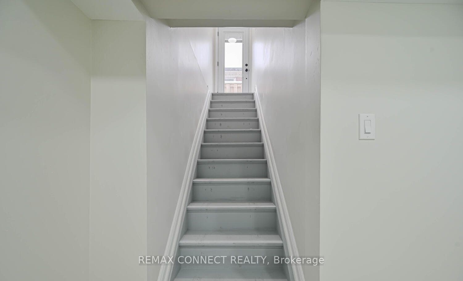 55 B Taysham Crescent Unit B photo 3