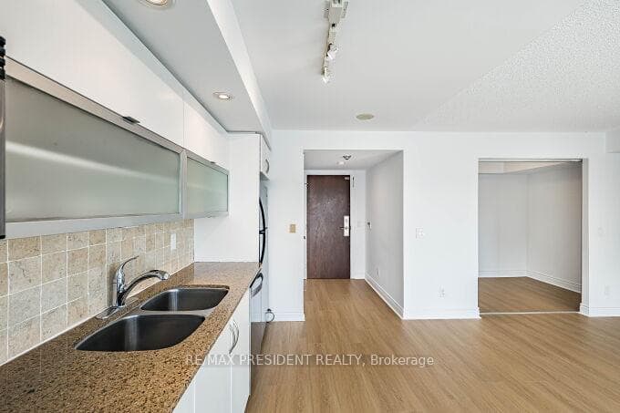 80 Western Battery Road Unit 1010 photo 21