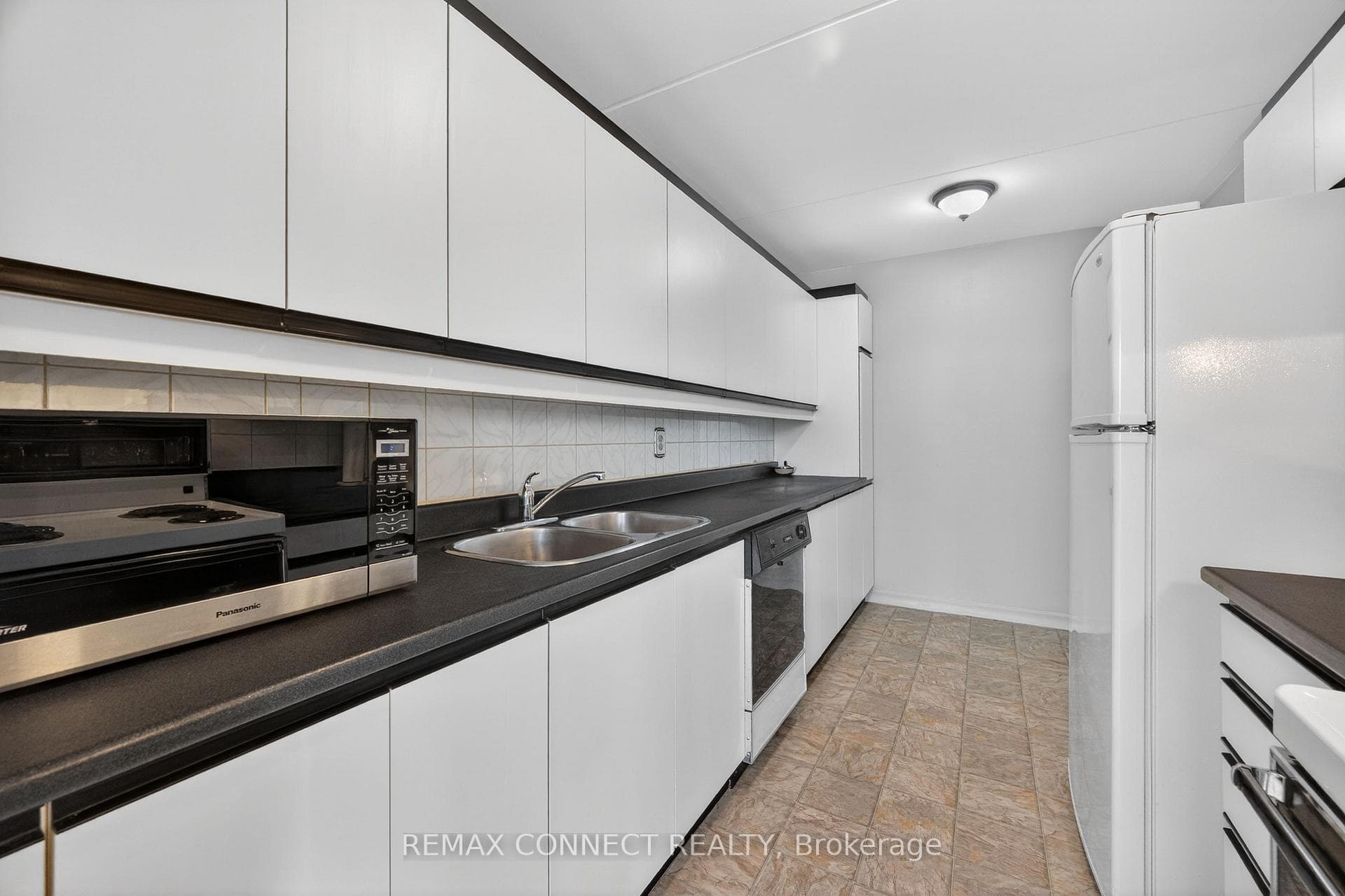 2 Glamorgan Avenue Unit 910 photo 27