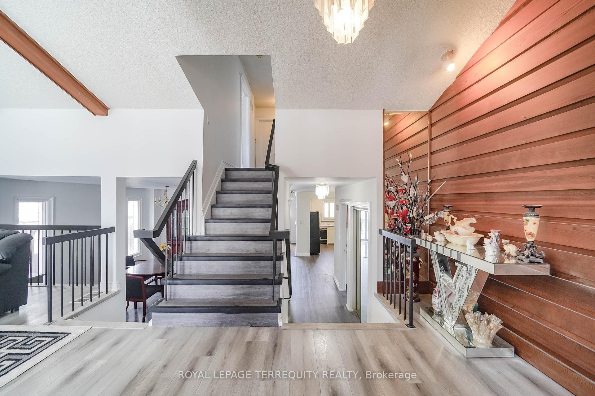51 Chiefswood Square Unit Upper photo 6
