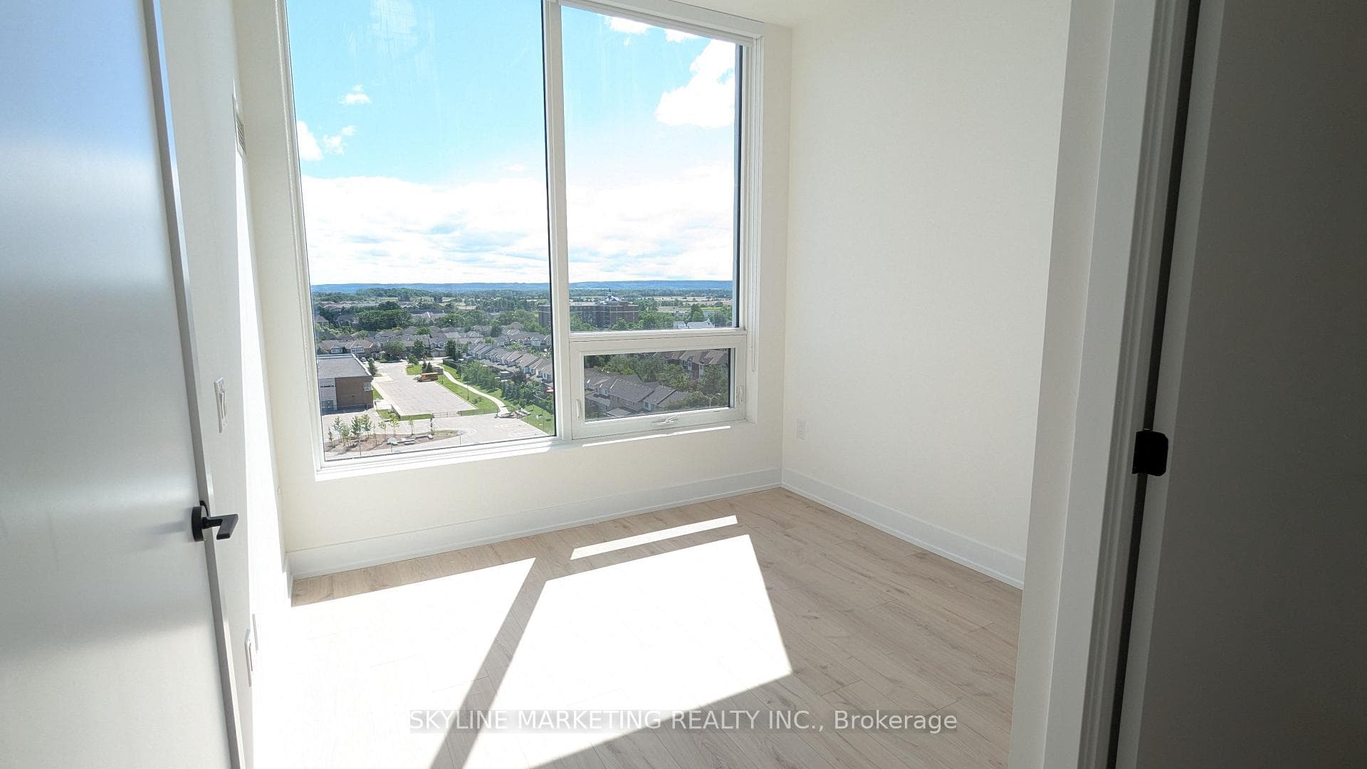 2450 Old Bronte Road Unit 828 photo 17