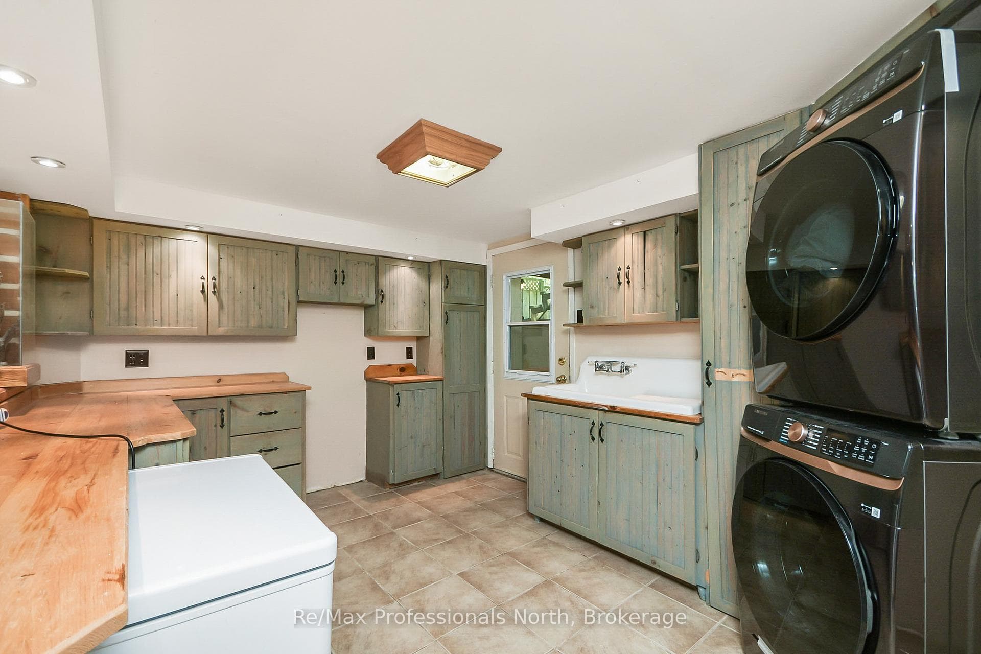 110 FRASER Street photo 18