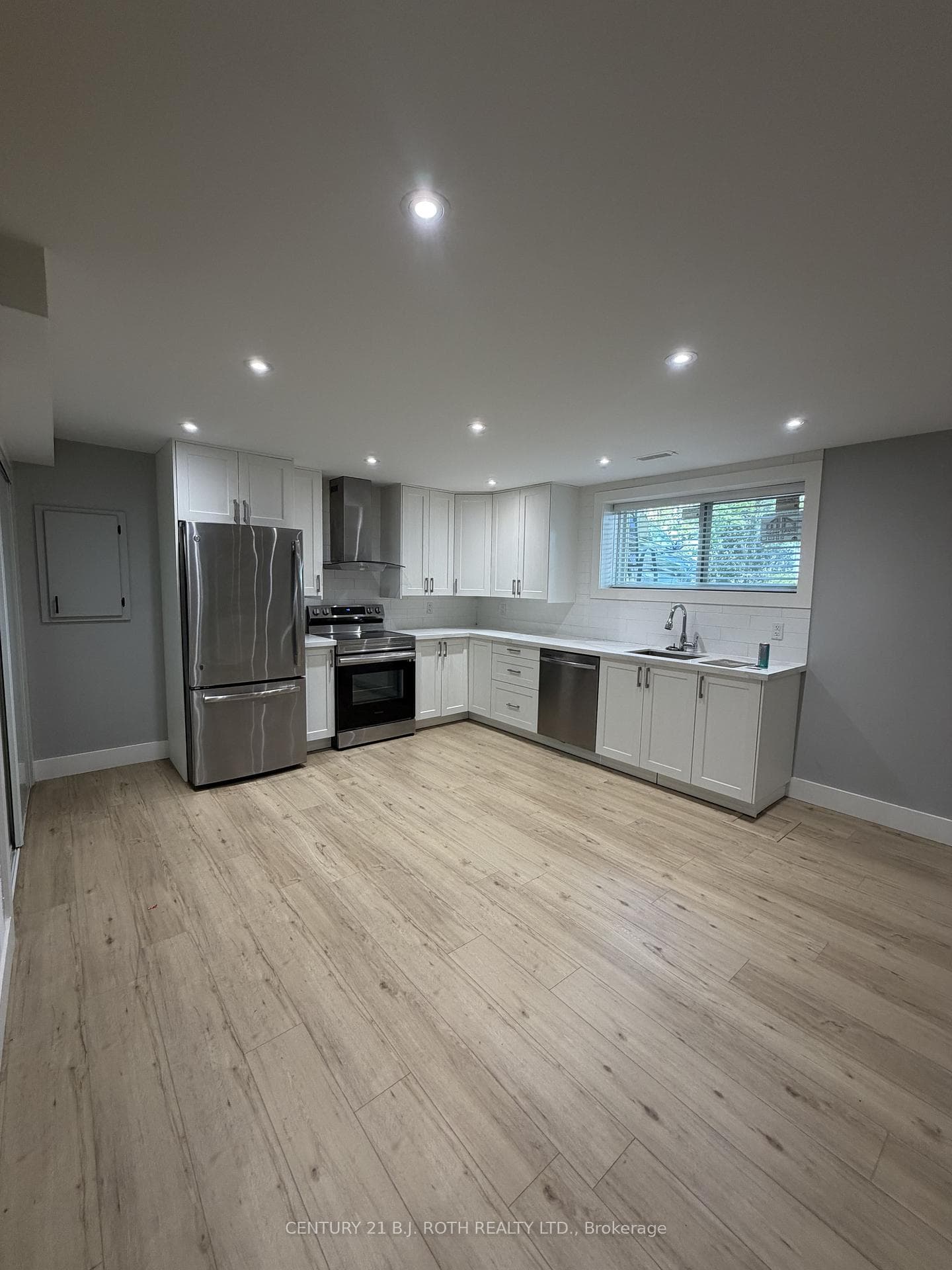 56 Olive Crescent photo 2