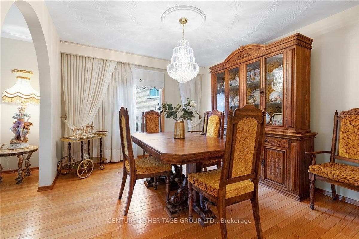 86 MARKSON Crescent photo 8
