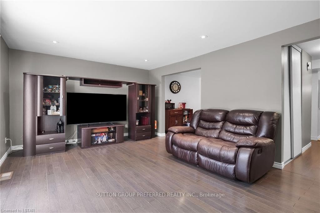 1330 JALNA Boulevard Unit 220 photo 8