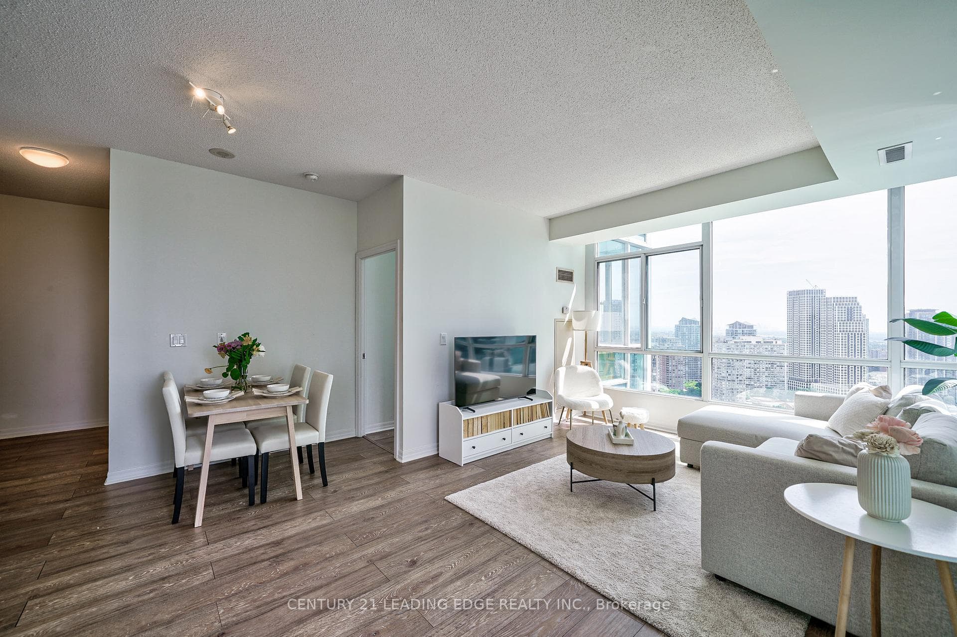 220 Burnhamthorpe Road Unit 2604 photo 10