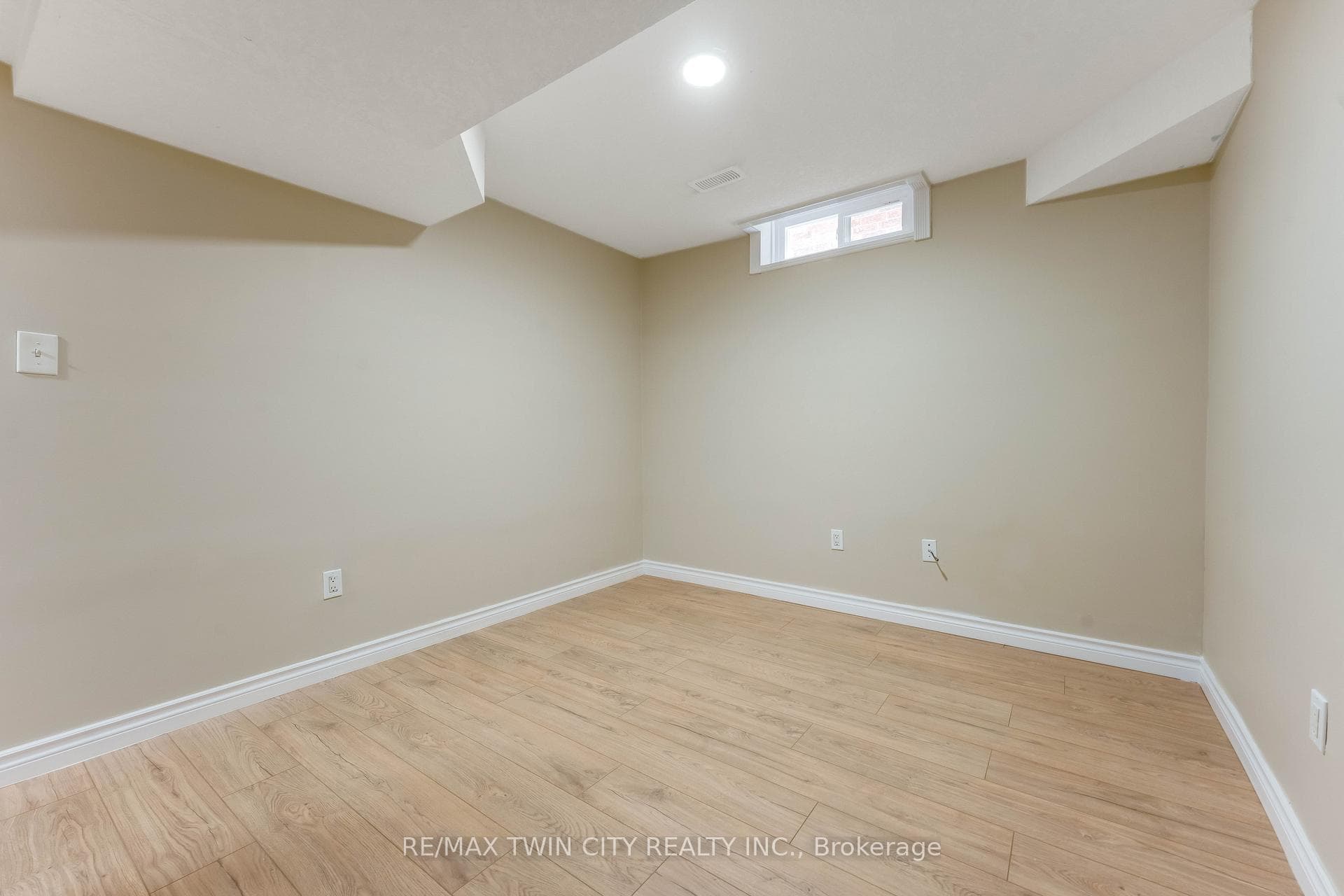 135 Veronica Drive photo 35