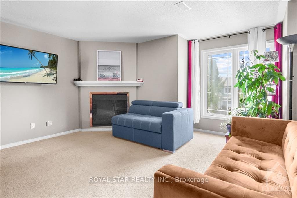 258 MEADOWBREEZE Drive photo 5