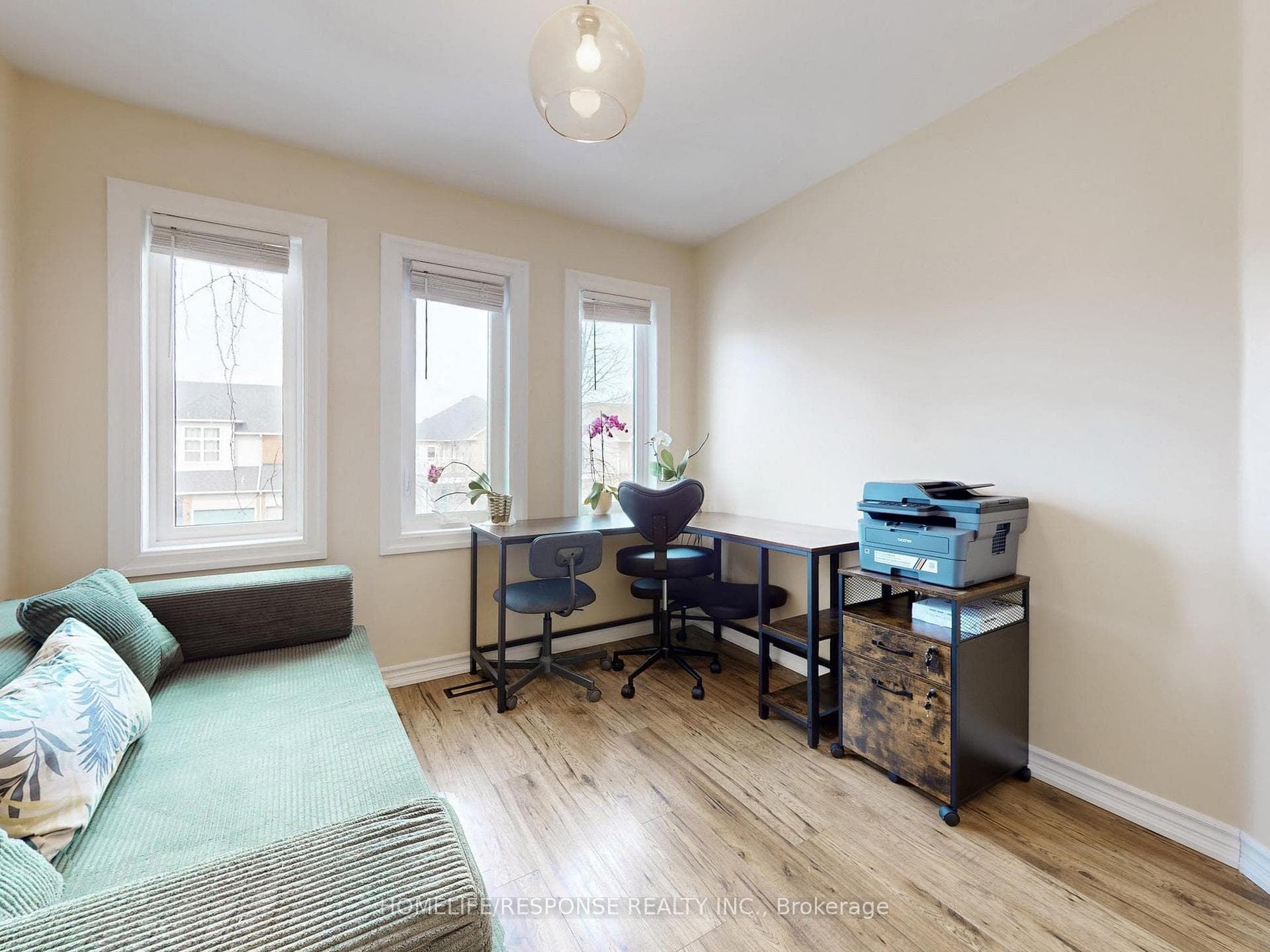 5134 Lampman Avenue photo 24