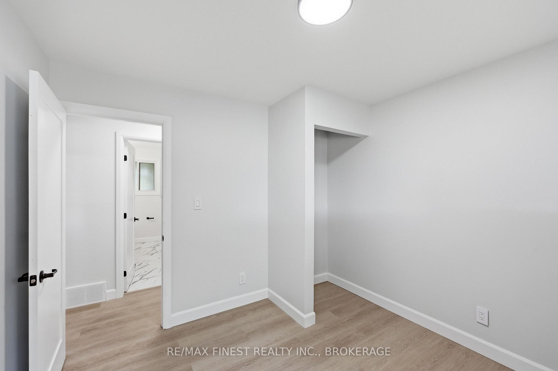 687 Willis Street photo 24