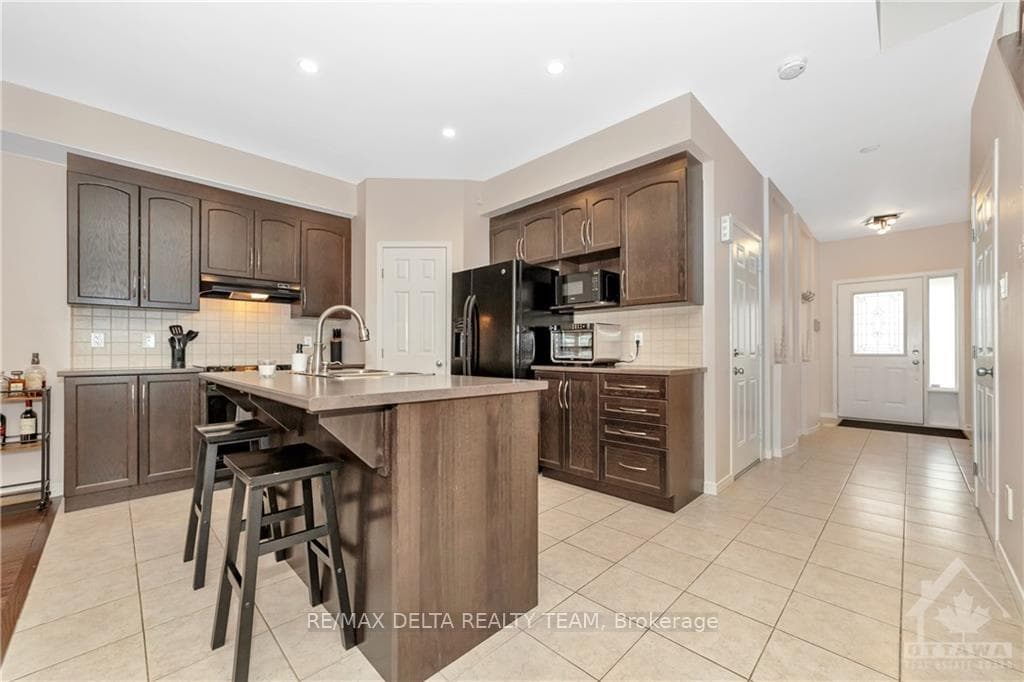 2207 DESCARTES Street photo 3