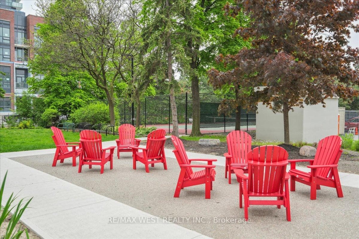 350 Rathburn Road Unit 809 photo 13