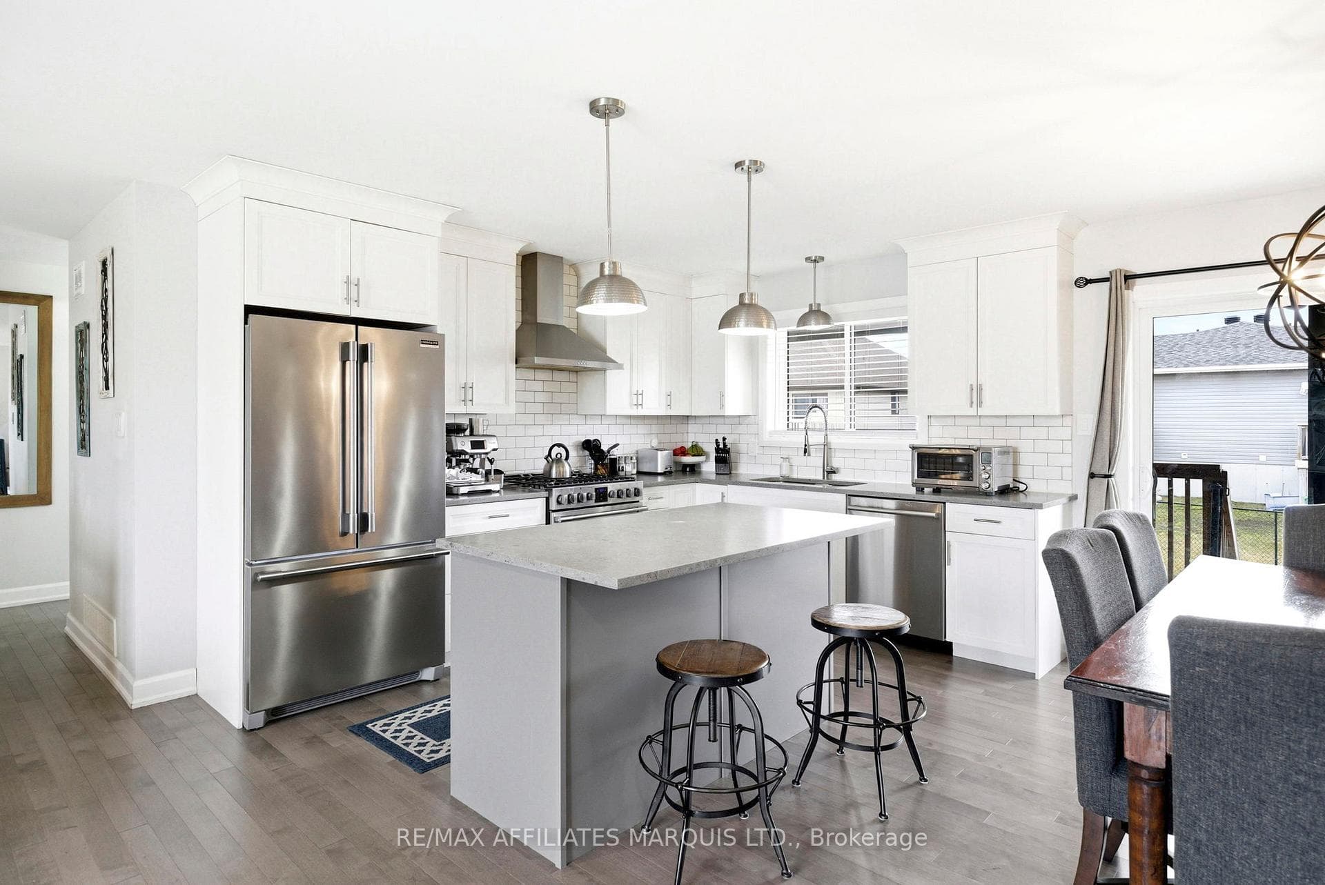 252 Eastport Drive photo 13