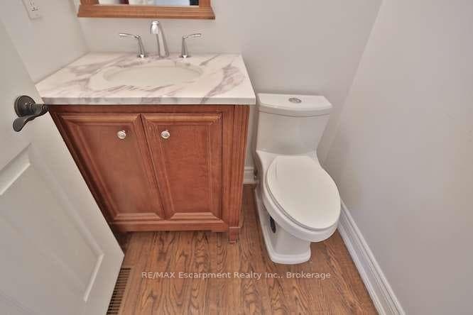 1336 Queen Victoria Avenue photo 24