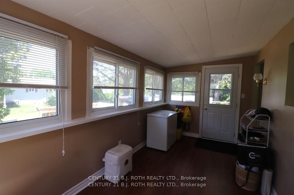 6 Yew Court photo 23