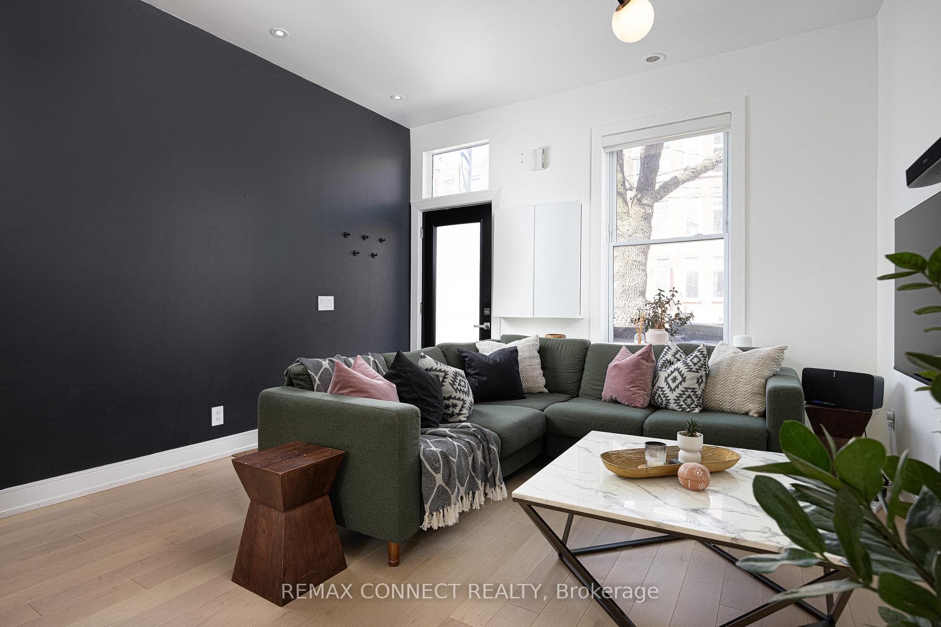 553 King Street photo 6