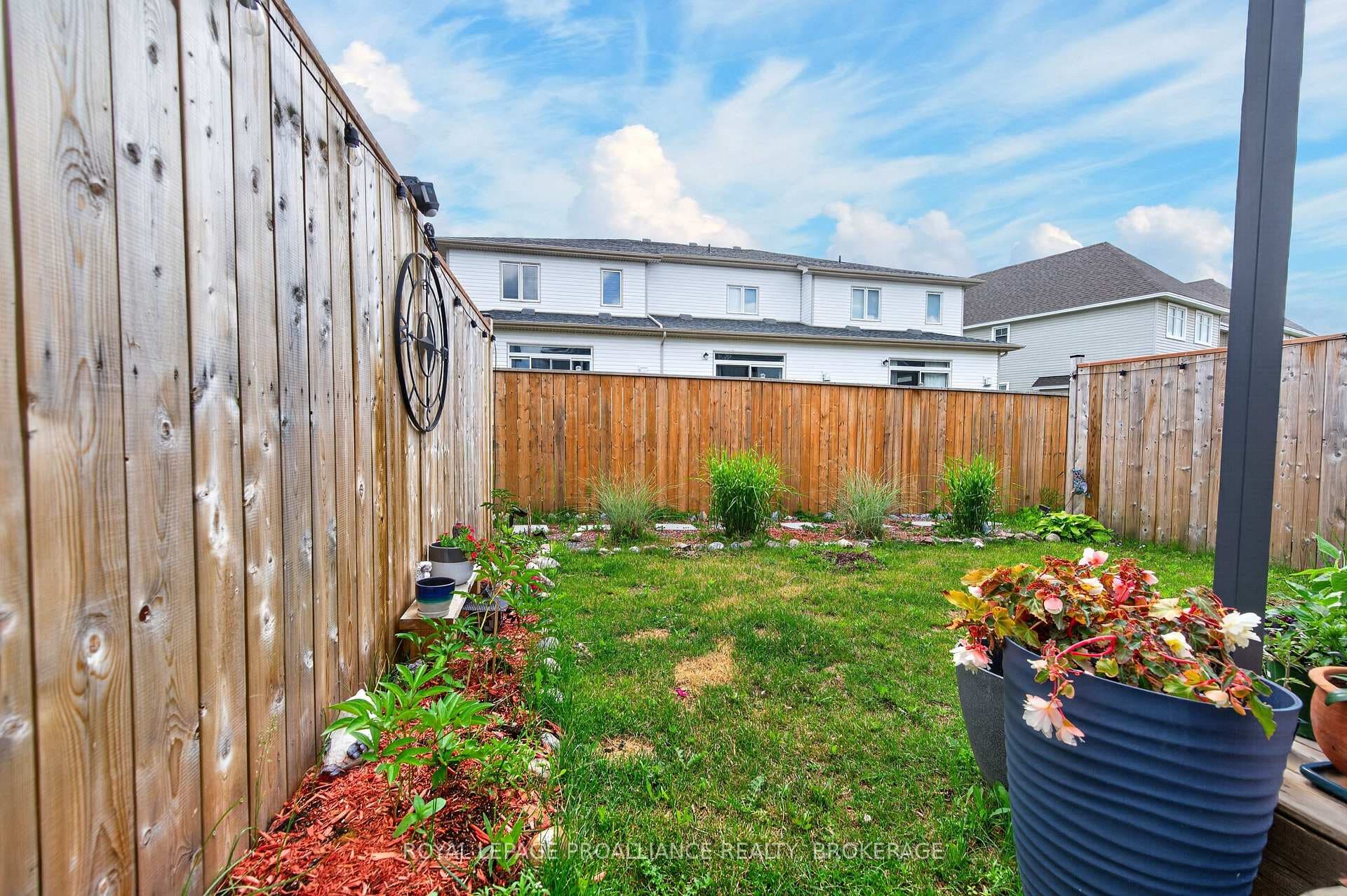 1532 Scarlet Street photo 31