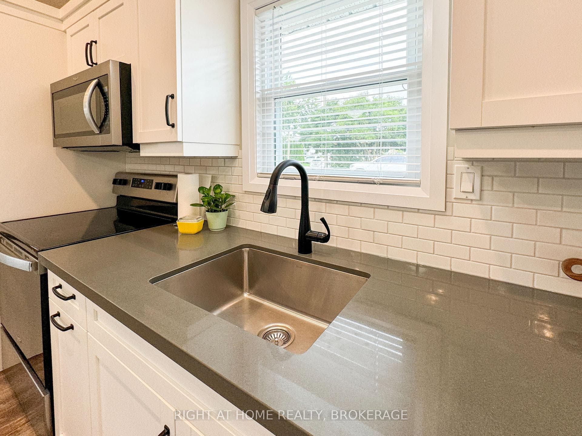 16 NORTHGLEN Avenue photo 15