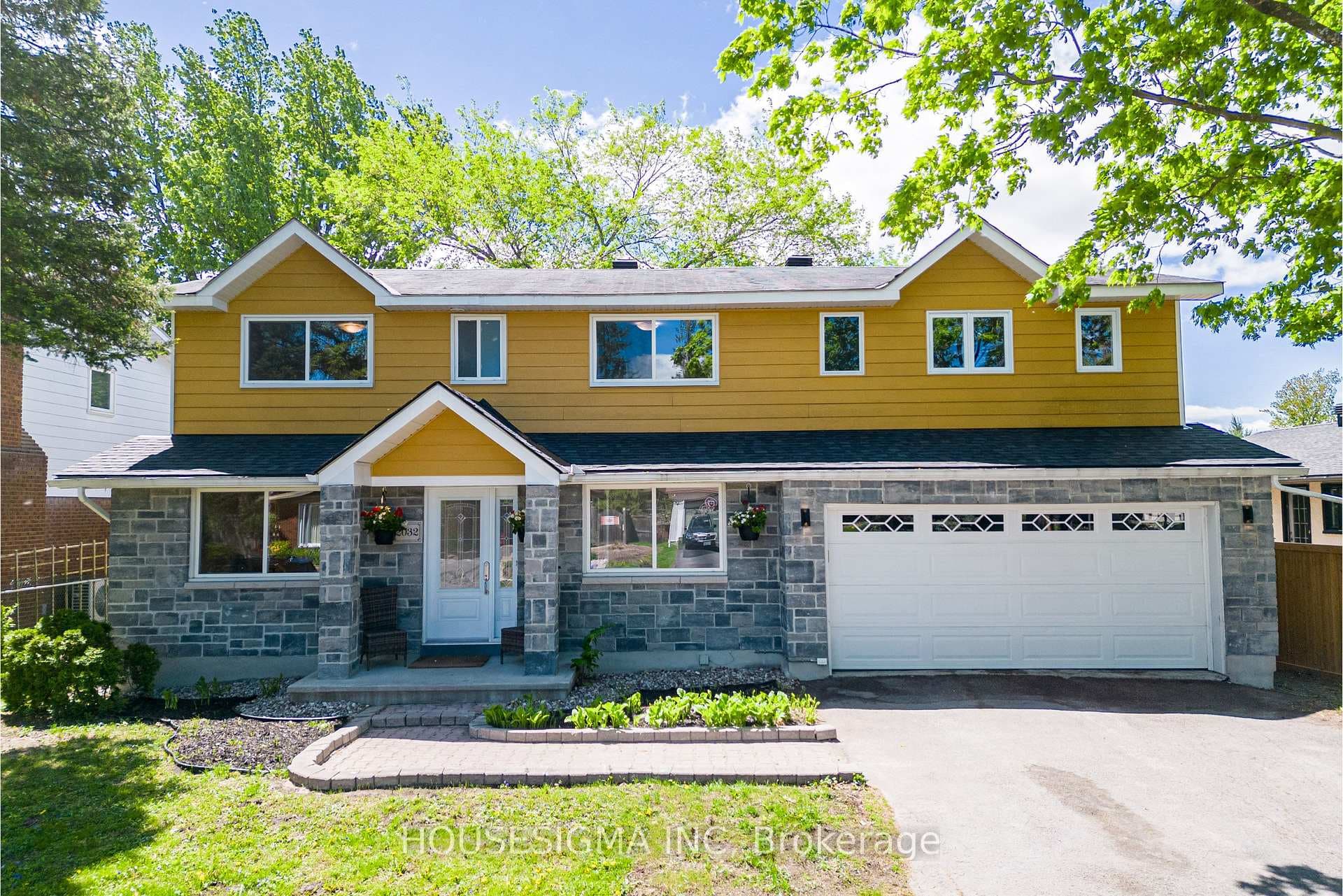 2032 Kings Grove Crescent photo 1