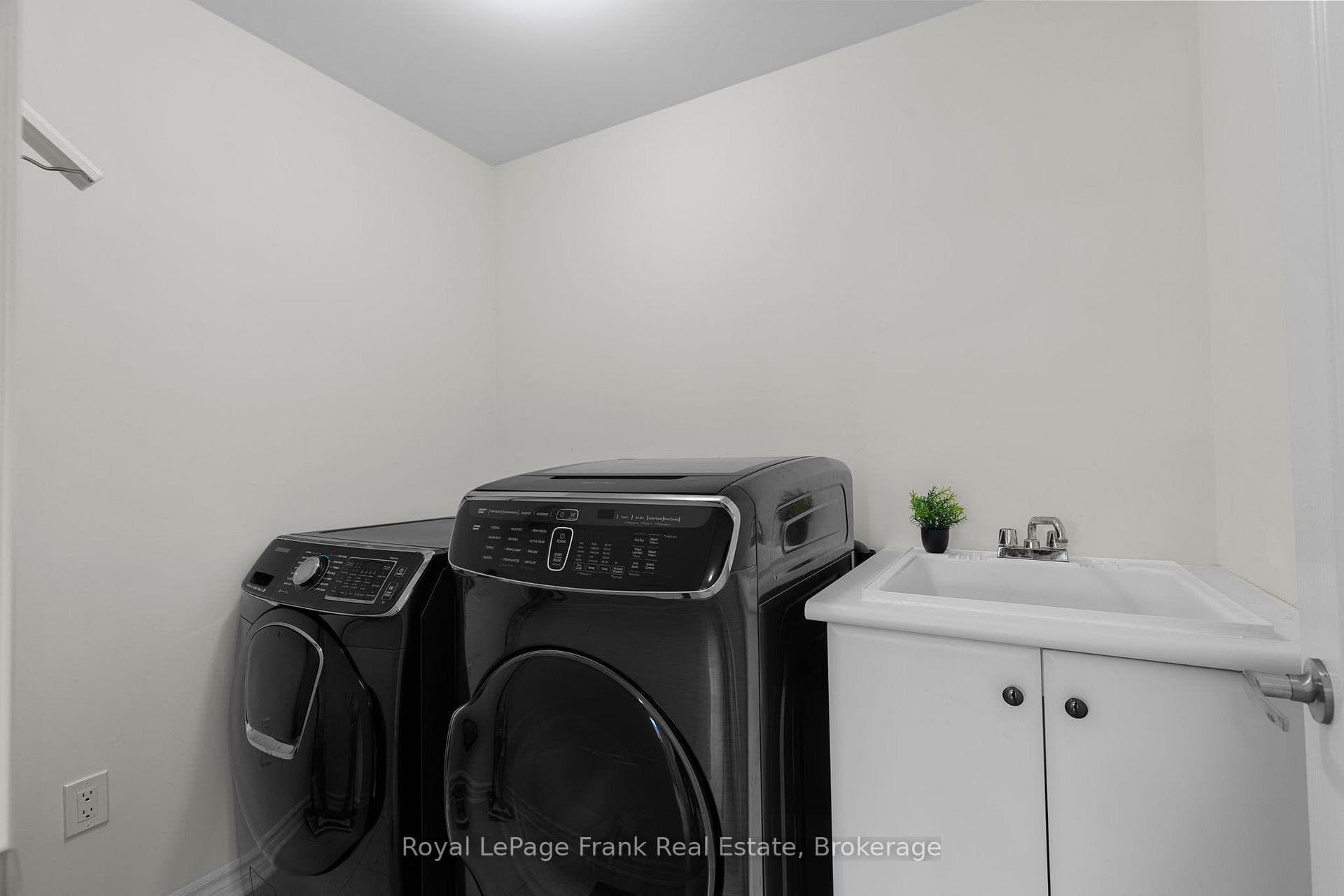 18 Stoddart Street photo 31