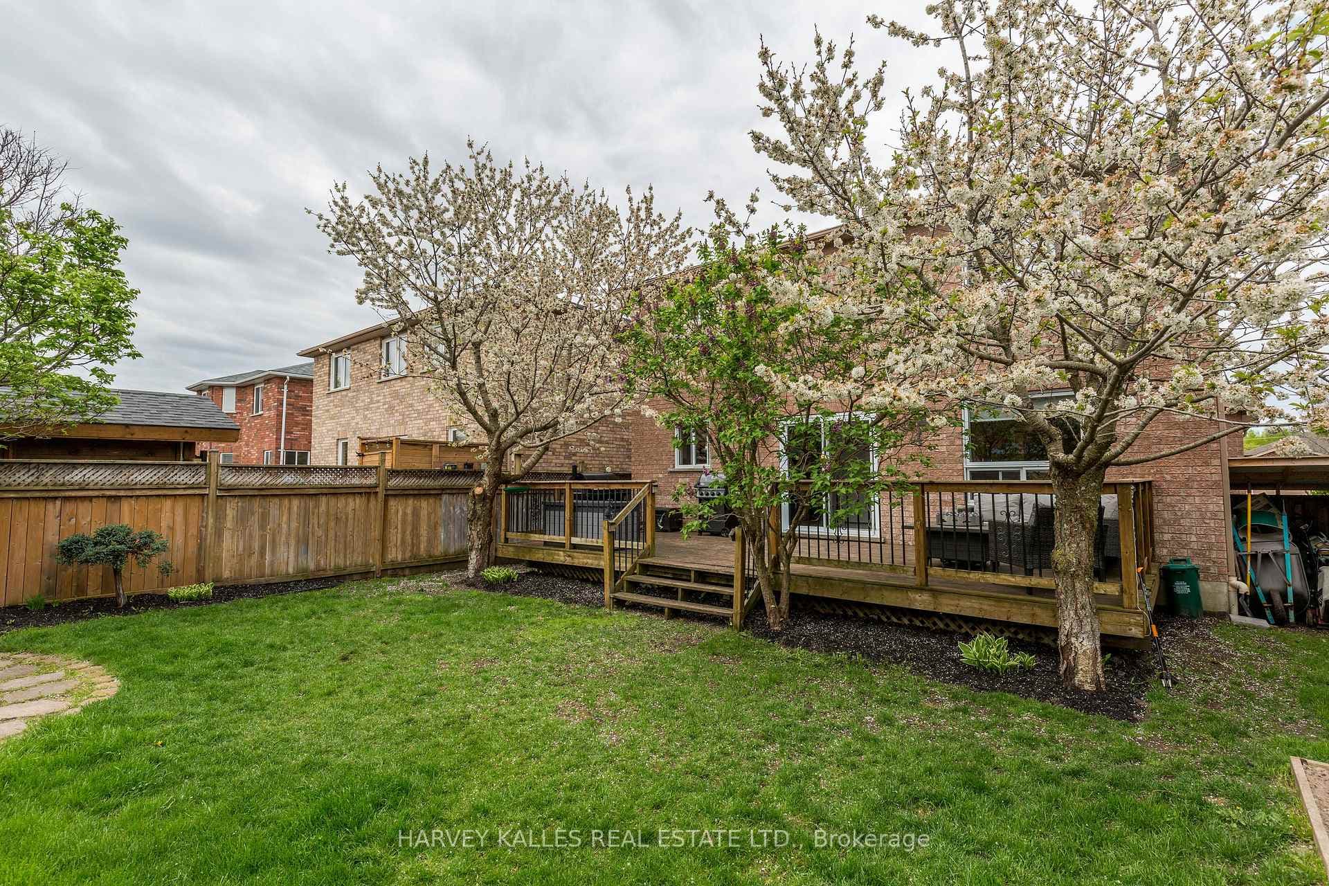250 Pringle Drive photo 2