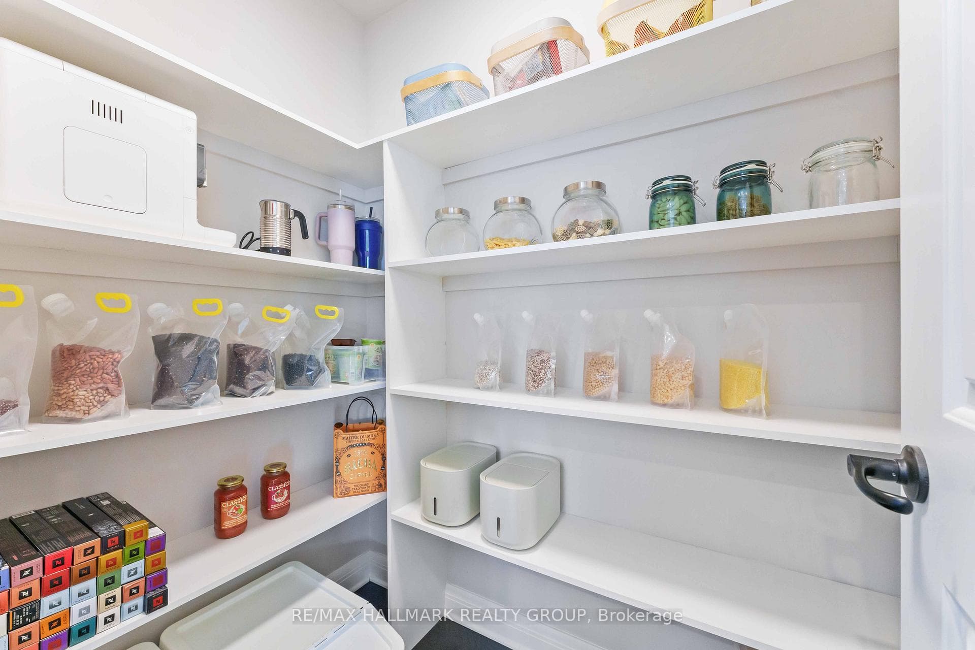 155 Escarpment Crescent photo 13