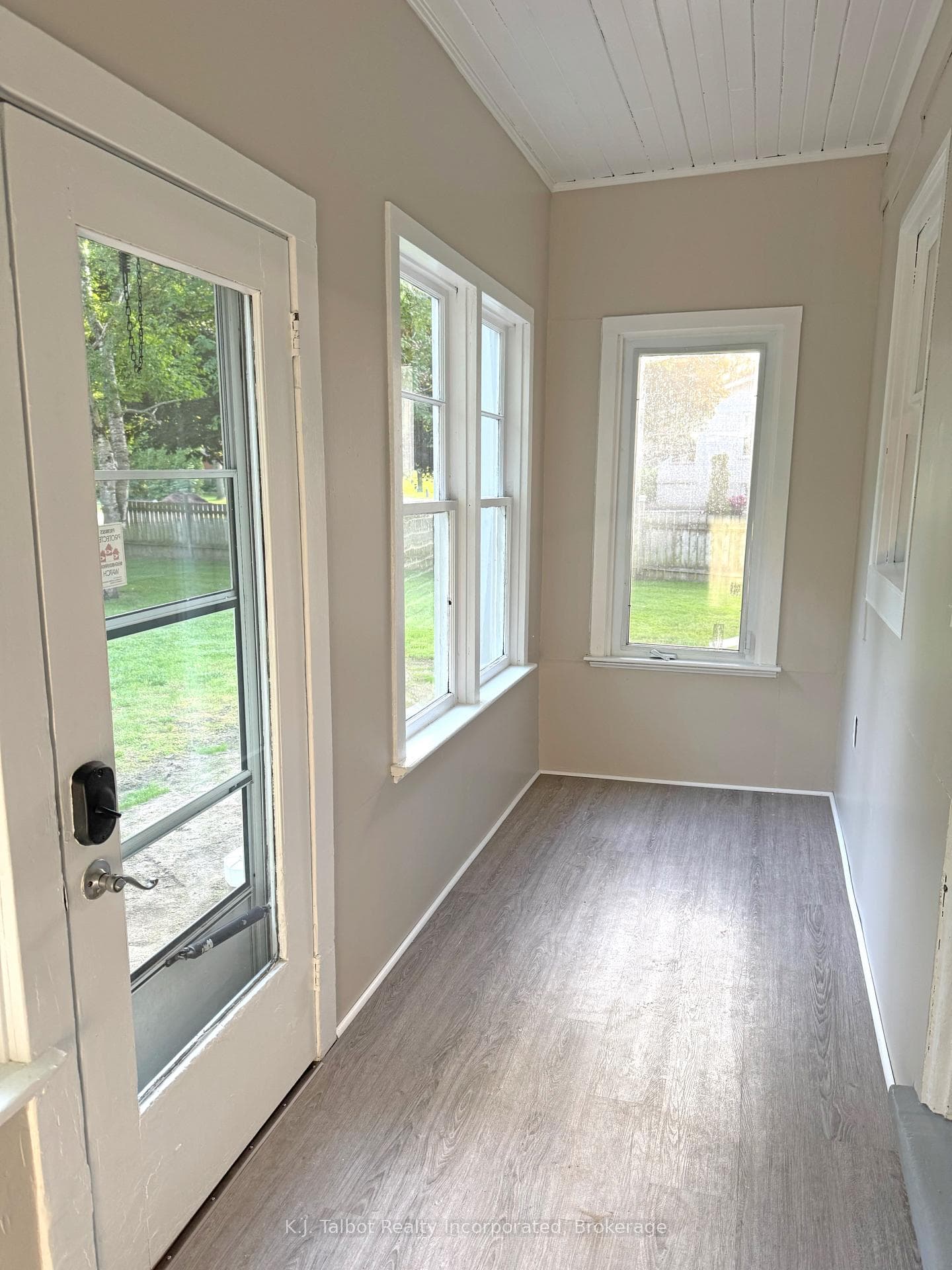 600 Fishleigh Street photo 13