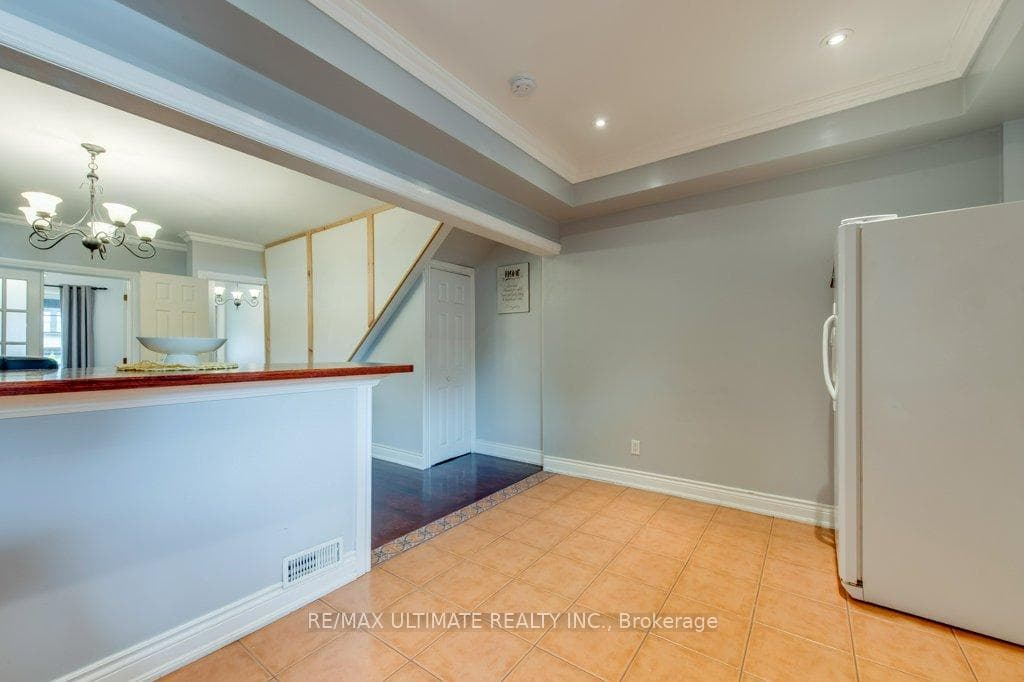 1425 Lansdowne Avenue photo 16