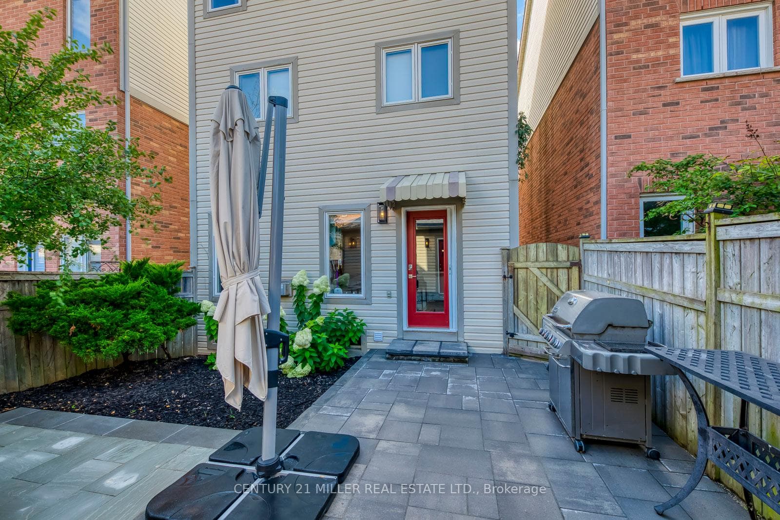 215 ROXTON Road photo 46