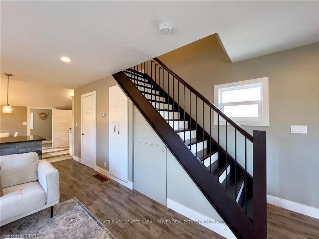 266 ROSS Street photo 9