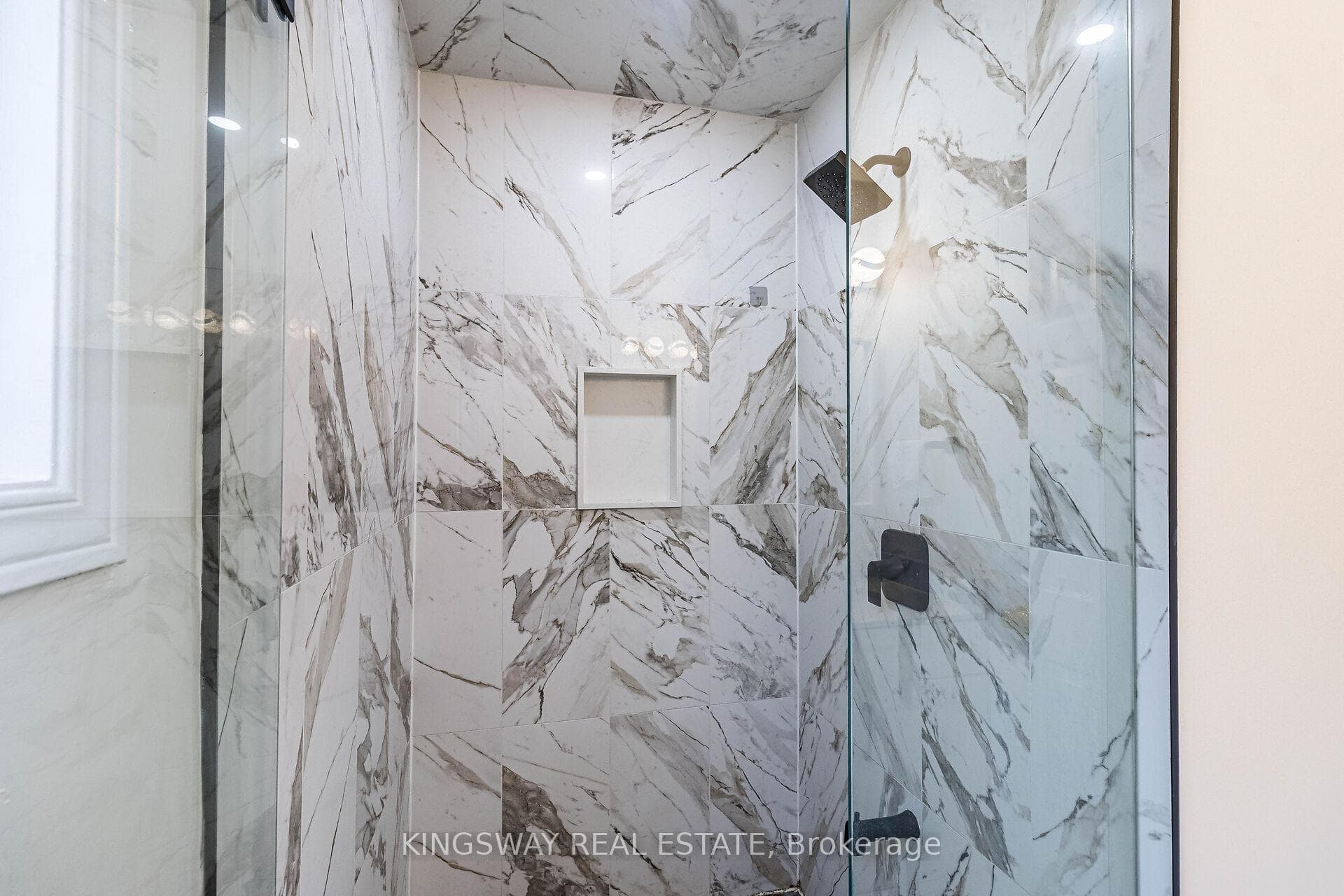 2050 Oak Bliss Crescent photo 27
