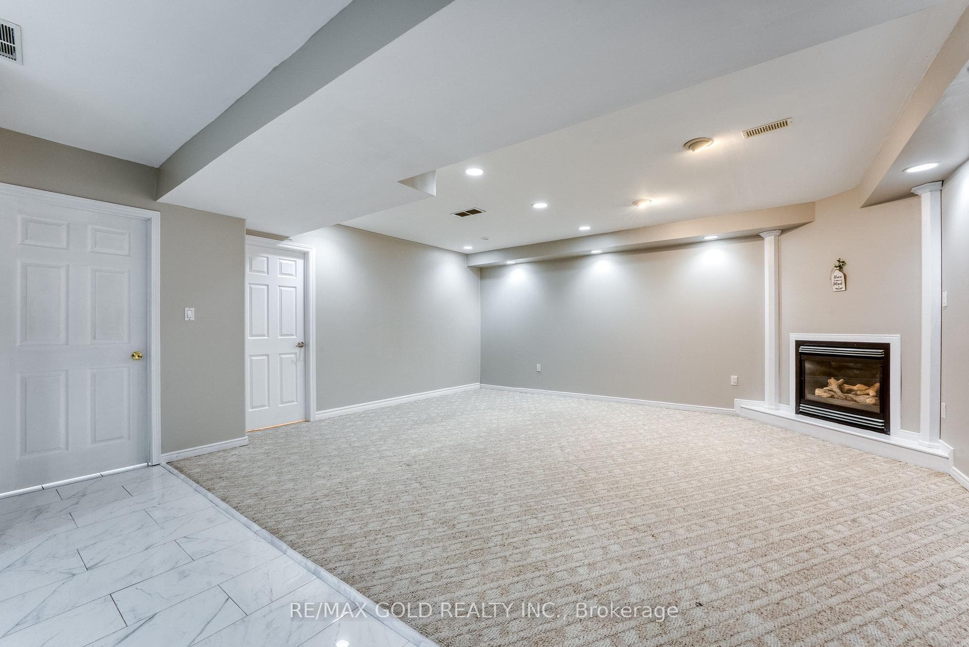 1075 BANWELL Road photo 21