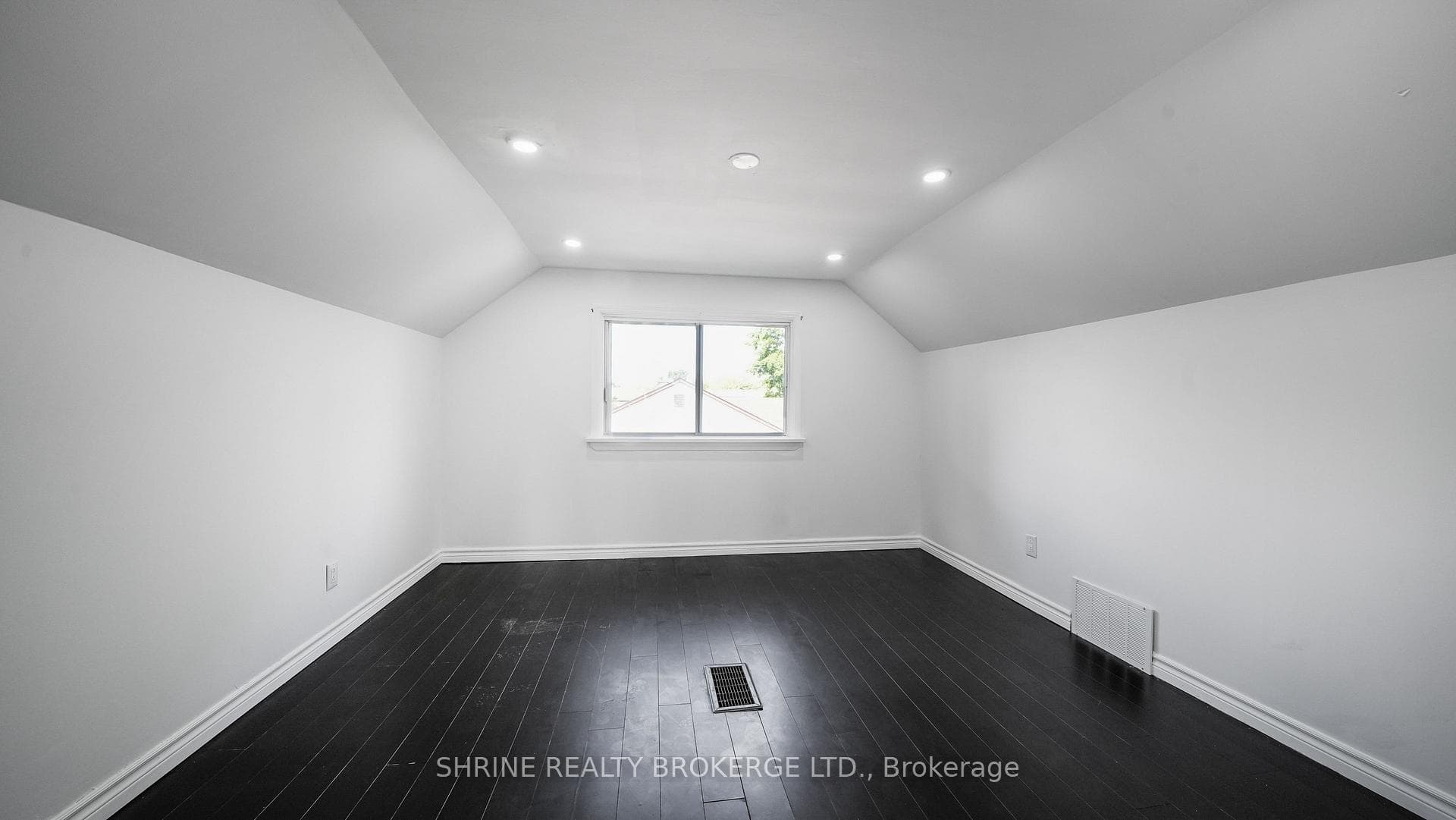 1632 Haig Street photo 24