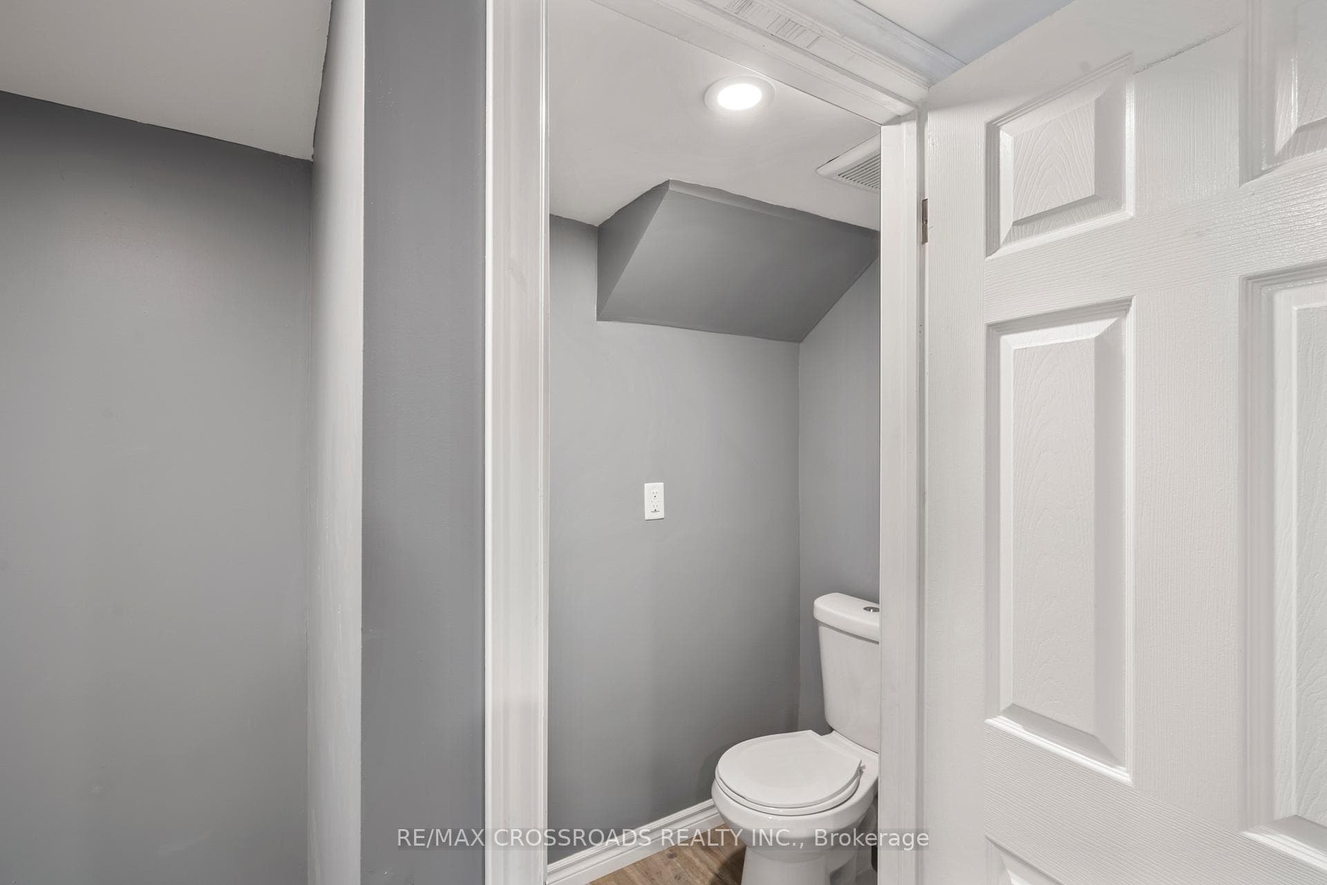 914 Walnut Court photo 24