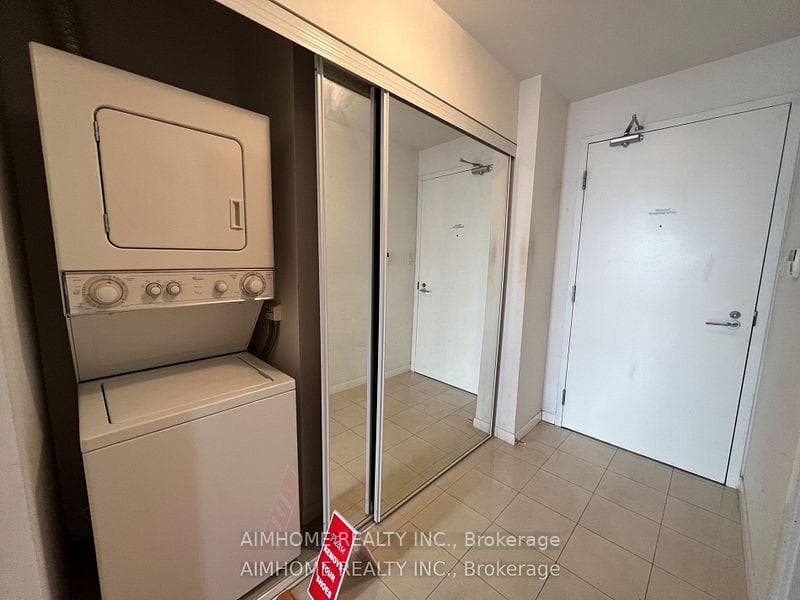 38 Grenville Street Unit 3902 photo 12