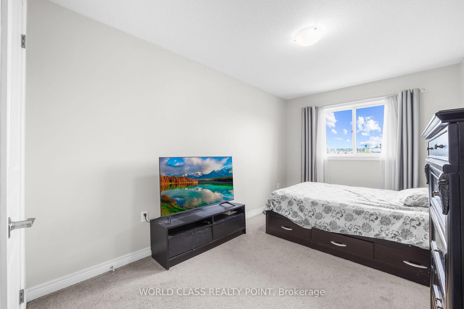 77 Charleswood Crescent photo 18