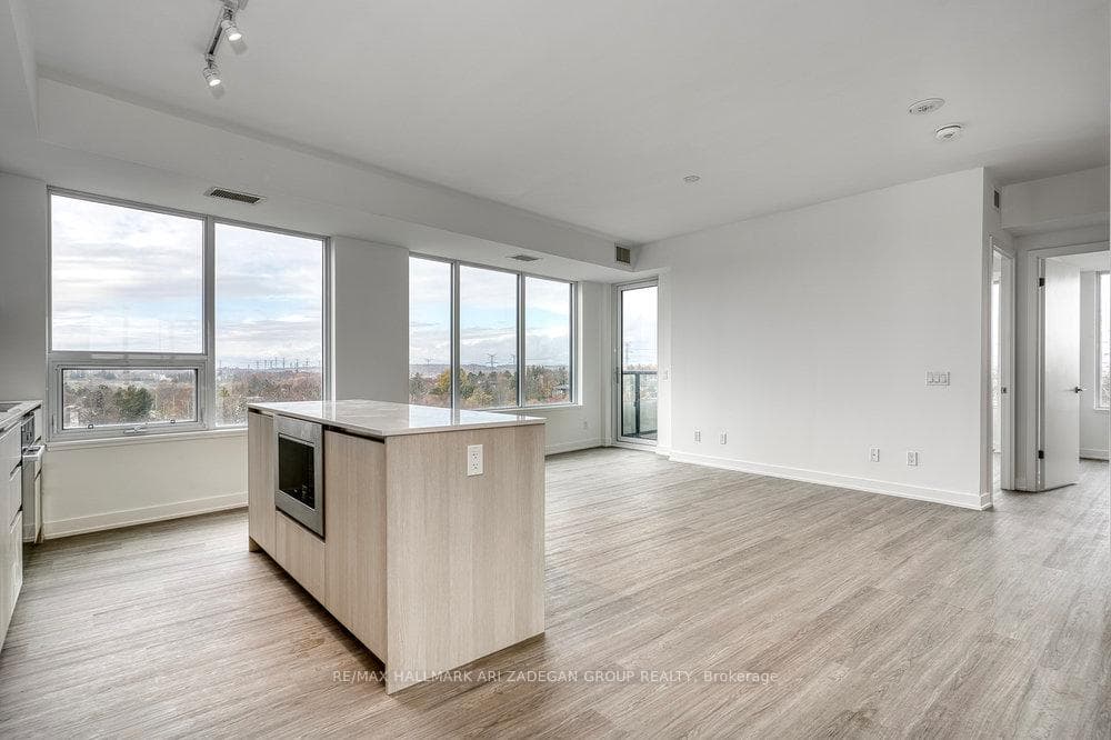 8188 Yonge Street Unit 805 photo 6
