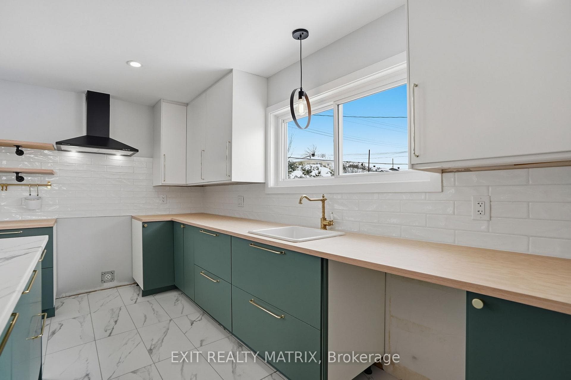 805 Cartier Boulevard photo 16