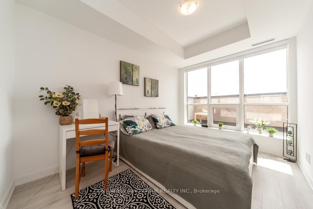 681 Yonge Street Unit 221 photo 23