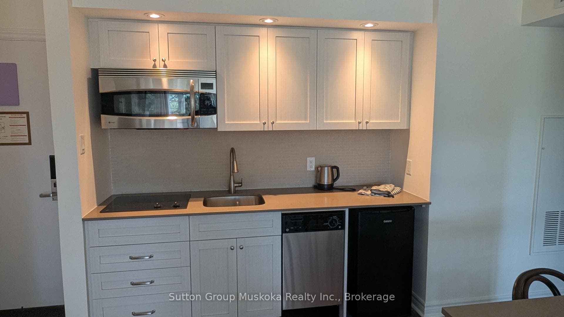 52-205 Deerhurst Drive photo 16