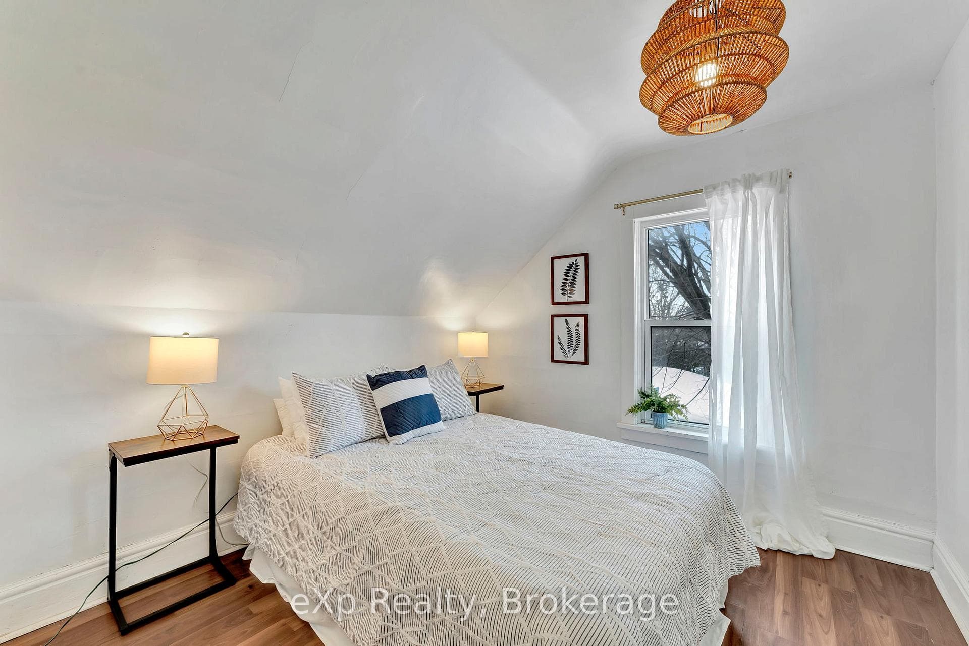 385 DOURO Street photo 16