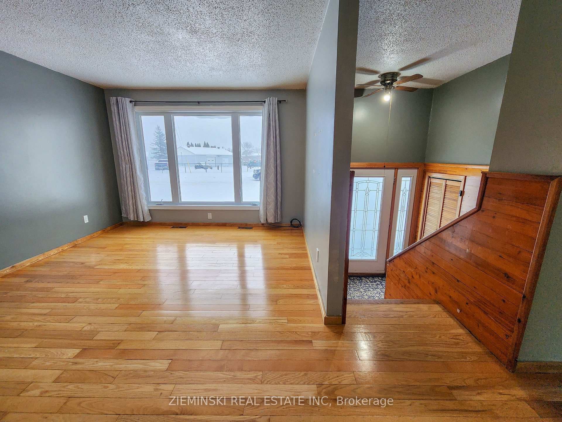 143 Tamarack Street photo 3