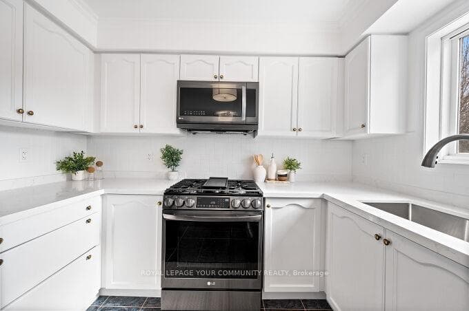 306 Silken Laumann Drive photo 20