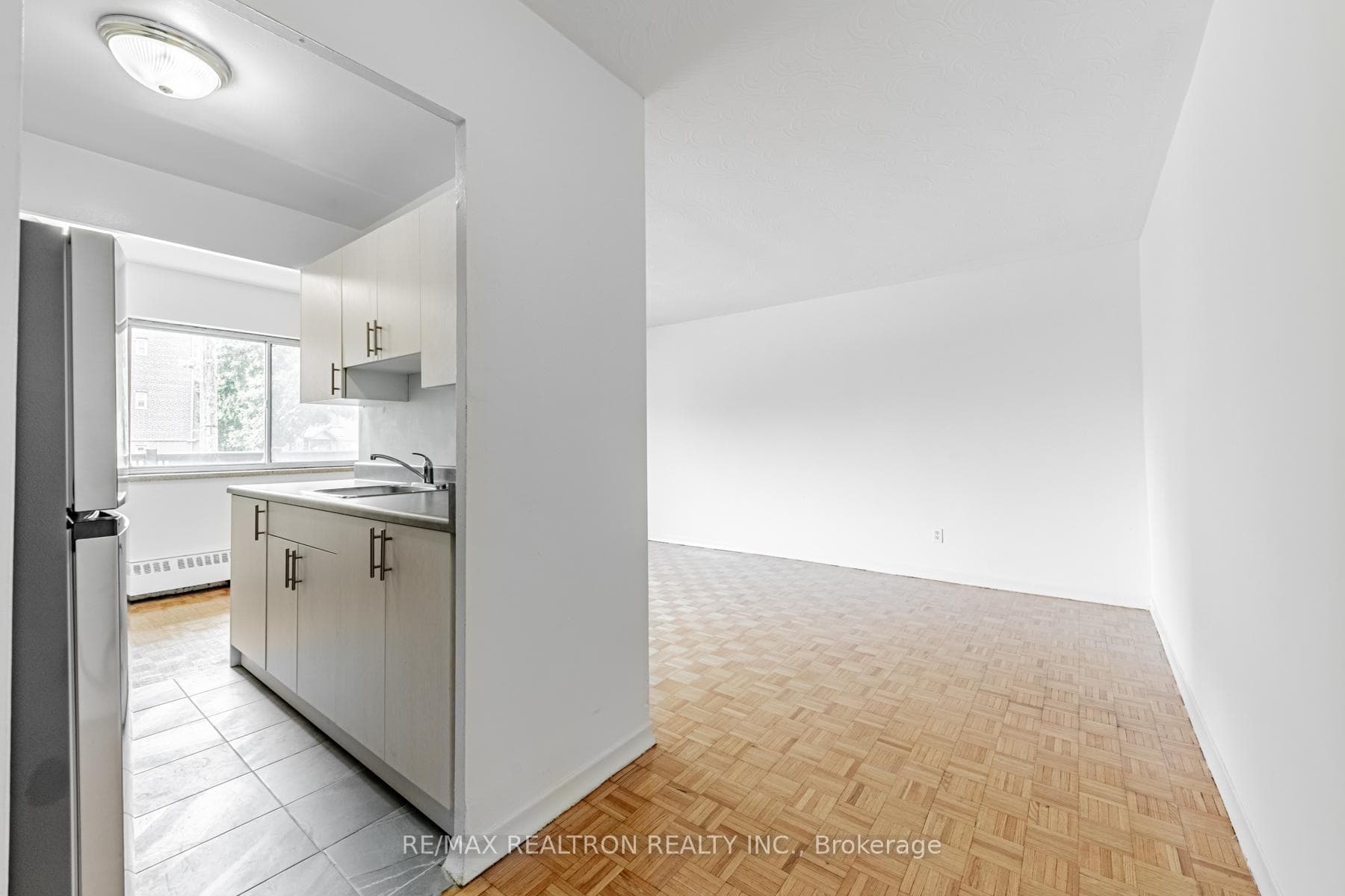 165 Colborne Avenue Unit 202 photo 12