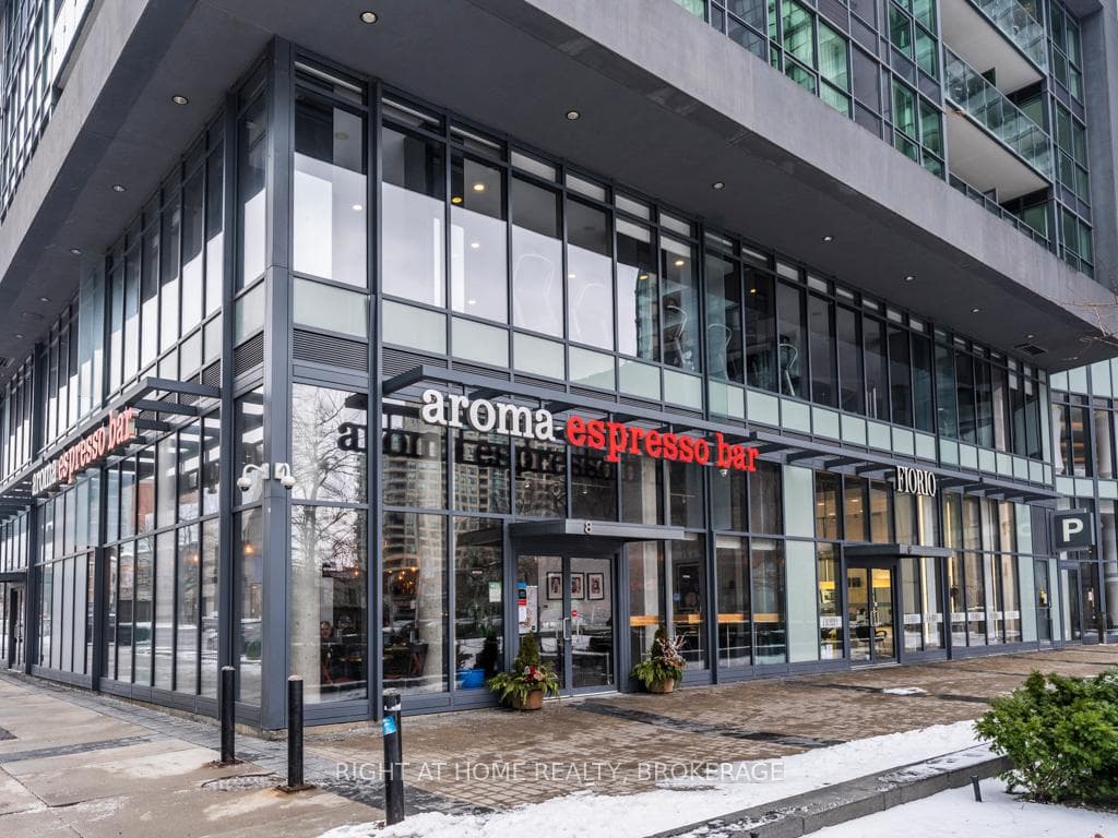 5162 Yonge Street Unit LPH605 photo 3